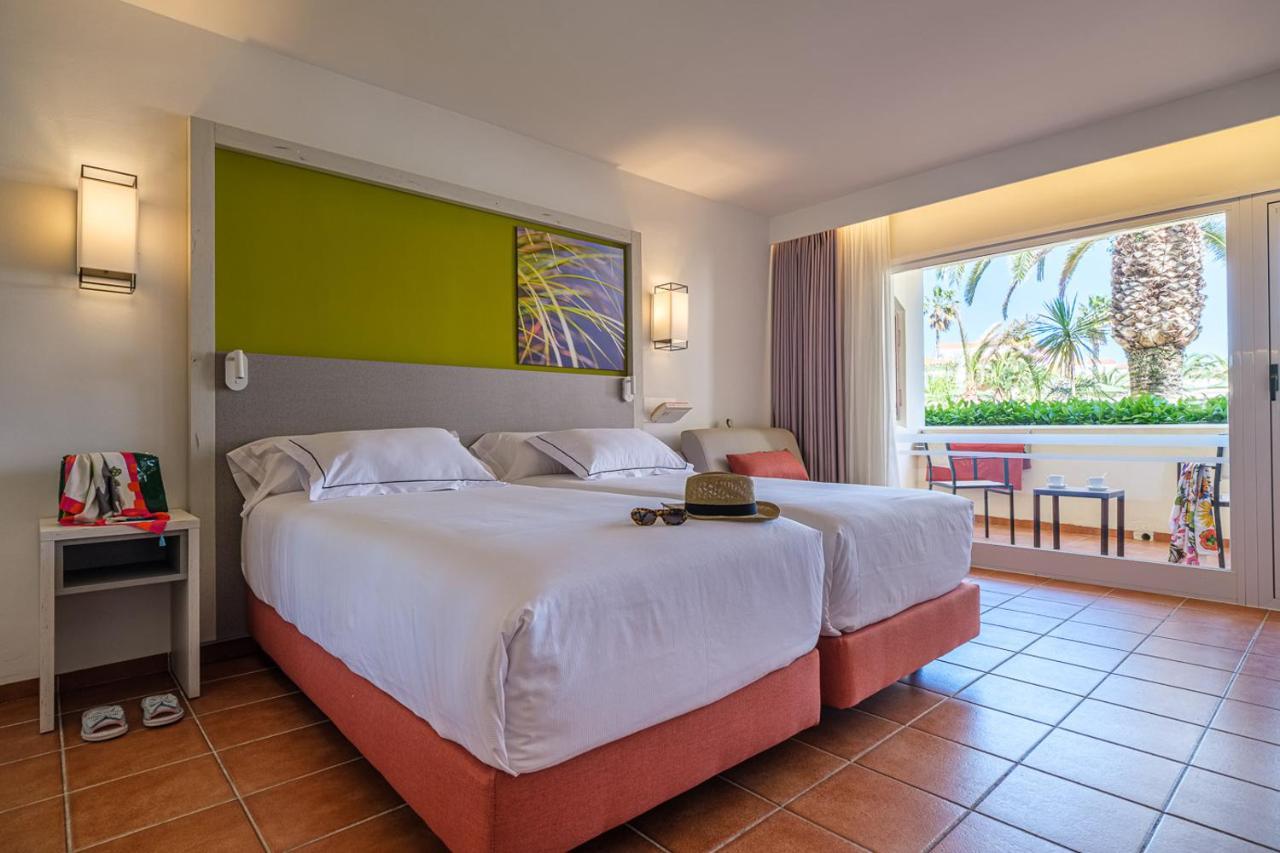 Oassium - Adults Only La Pineda
